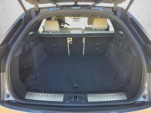 Used 2023 Land Rover Range Rover Velar R-Dynamic S image 4