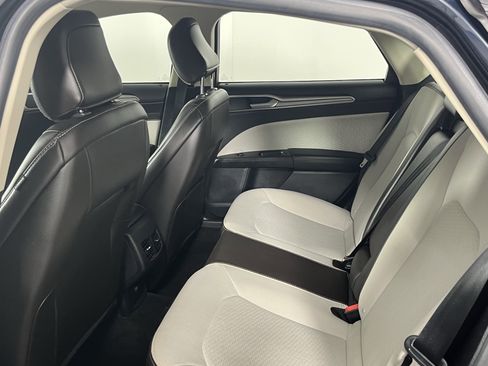 Used 2020 Ford Fusion SE w/ Equipment Group 151A image 13