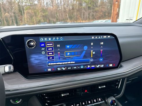 New 2026 Chevrolet Suburban Premier image 25