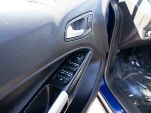 Used 2017 Ford Transit Connect XLT image 7