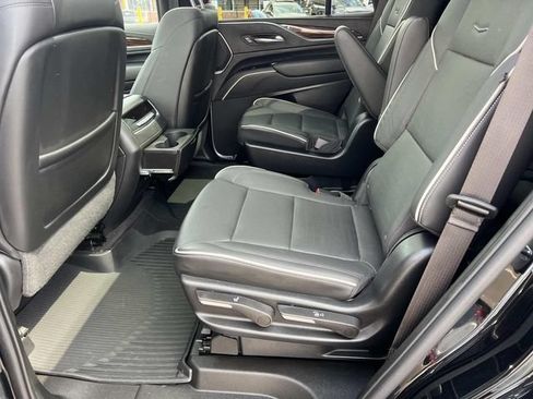 Used 2022 Cadillac Escalade Premium Luxury AWD/4WD image 12