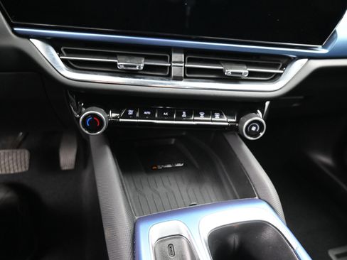 Used 2025 Chevrolet Equinox EV LT w/ Convenience Package image 14