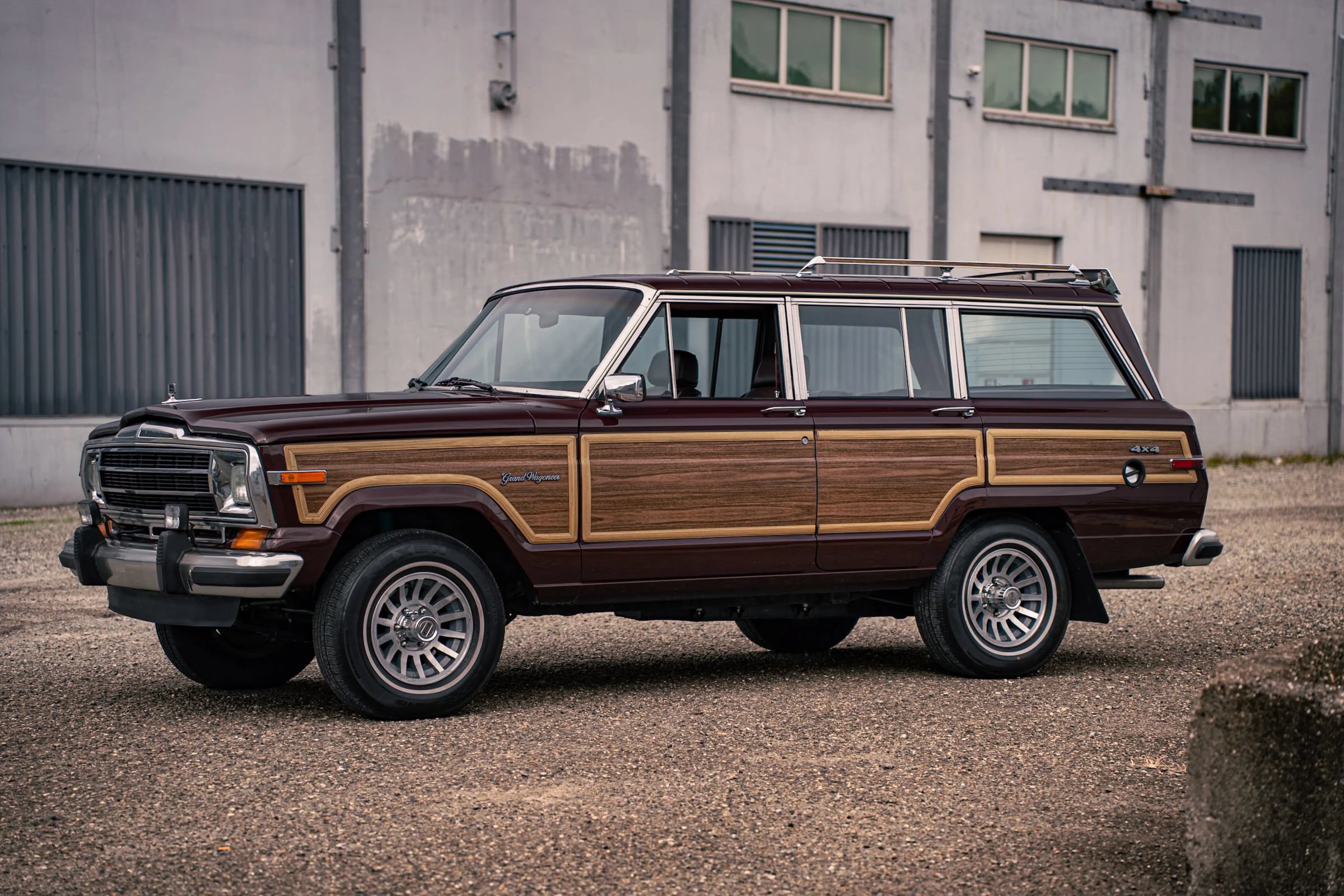 Used 1987 Jeep Grand Wagoneer AWD/4WD image 4