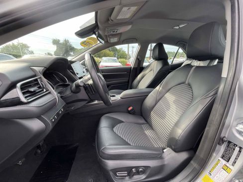 Used 2024 Toyota Camry SE FWD image 16