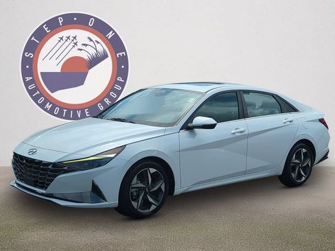 Used 2023 Hyundai Elantra Limited FWD image 2