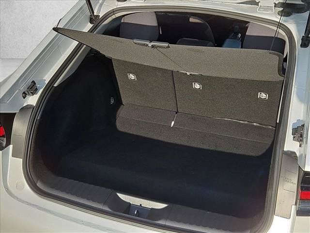 Used 2025 Toyota Prius LE FWD image 6
