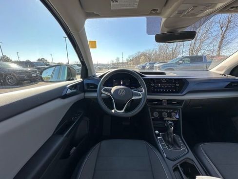 Used 2023 Volkswagen Taos SE image 16
