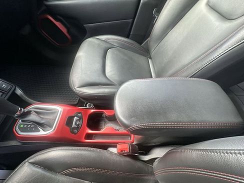 Used 2021 Jeep Renegade Trailhawk image 25