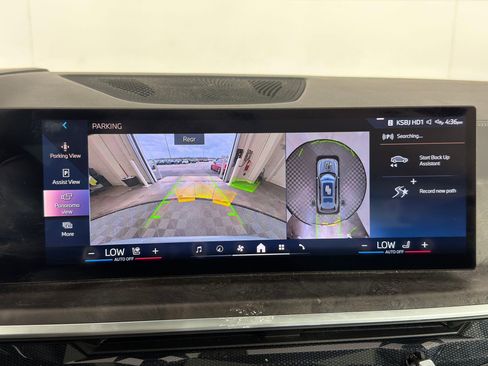 Used 2024 BMW X7 xDrive40i w/ M Sport Package image 24