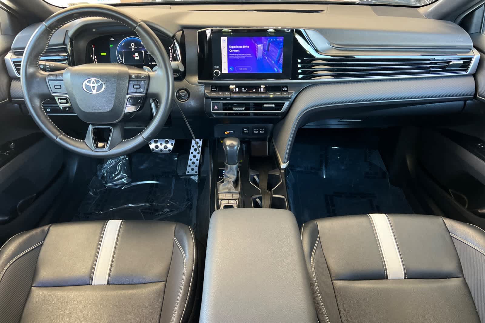 Certified 2025 Toyota Camry SE FWD image 3