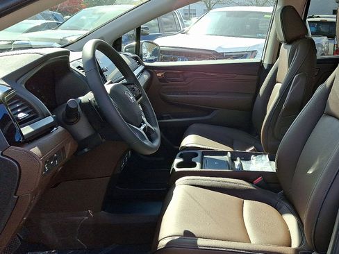 New 2026 Honda Odyssey Touring image 7