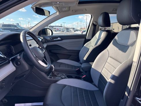 Used 2024 Volkswagen Taos SEL image 29