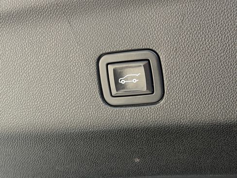Used 2021 Chevrolet Suburban LT RWD image 10