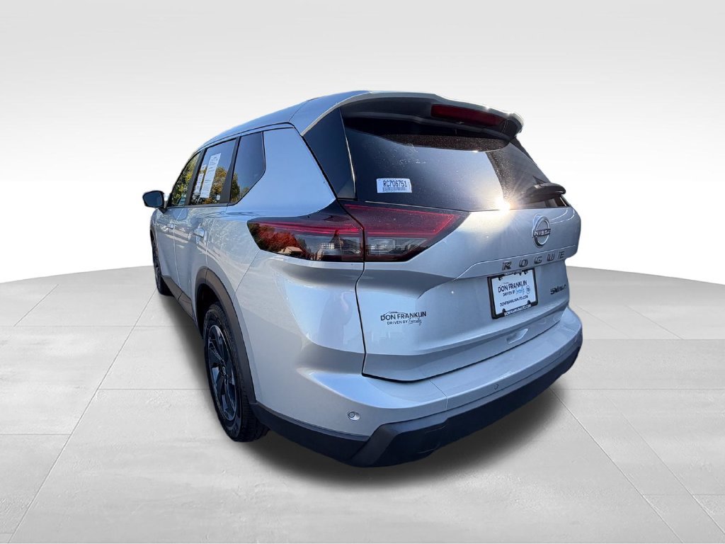 Used 2024 Nissan Rogue SV AWD/4WD image 4