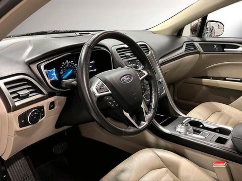 Used 2017 Ford Fusion SE w/ Fusion SE Technology Package image 17