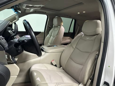 Used 2019 Cadillac Escalade Luxury AWD/4WD image 30