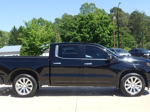 Used 2022 Chevrolet Silverado 1500 High Country w/ Technology Package AWD/4WD image 6