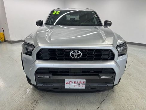 Used 2025 Toyota 4Runner TRD Off-Road Premium image 3