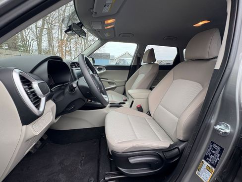 Used 2025 Kia Soul LX w/ LX Technology Package image 23