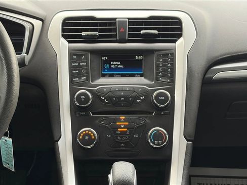 Used 2016 Ford Fusion SE FWD image 23