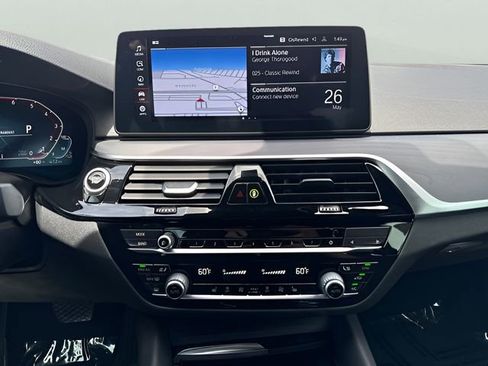 Certified 2021 BMW 530e xDrive w/ Premium Package AWD/4WD image 18