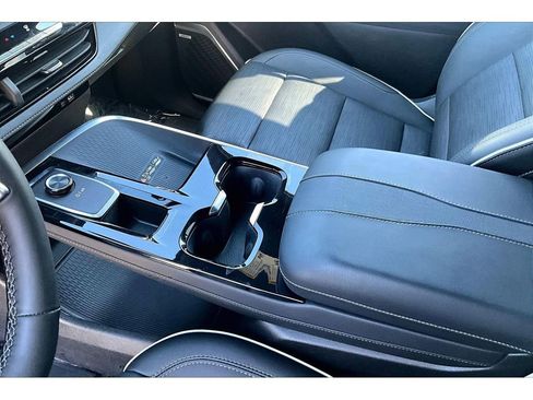 Used 2025 Buick Enclave Sport Touring image 17