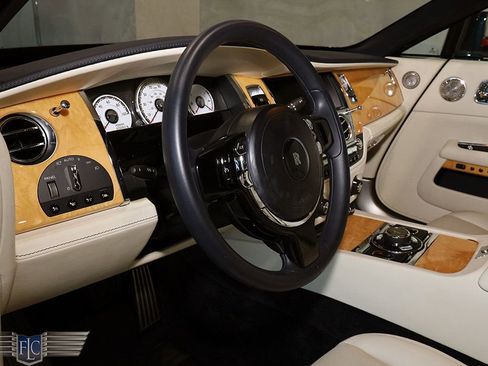 Used 2019 Rolls-Royce Wraith Coupe image 26