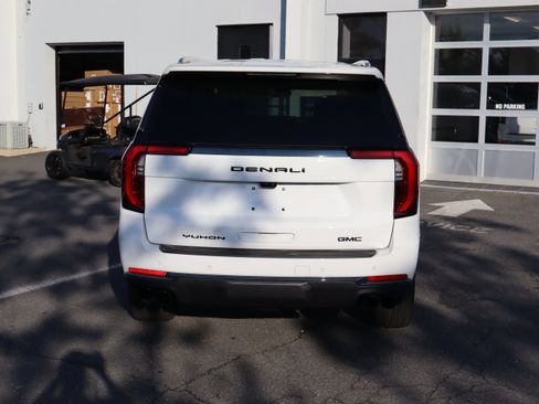 Used 2025 GMC Yukon Denali Ultimate AWD/4WD image 9