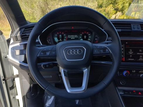 Used 2024 Audi Q3 2.0T Premium Plus image 32