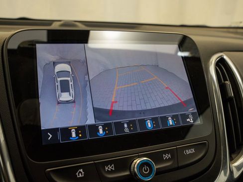 Used 2019 Chevrolet Equinox Premier image 16