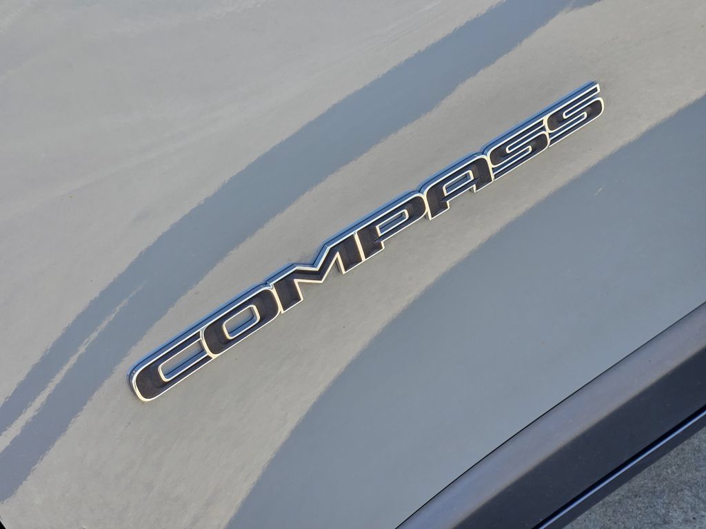 Used 2023 Jeep Compass Limited w/ Sun and Sound Group AWD/4WD image 11