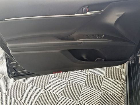 Used 2023 Toyota Camry SE image 10