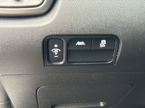 Used 2023 Kia Sorento LX image 17