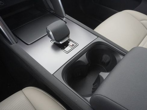 Used 2025 Land Rover Discovery Sport S image 14