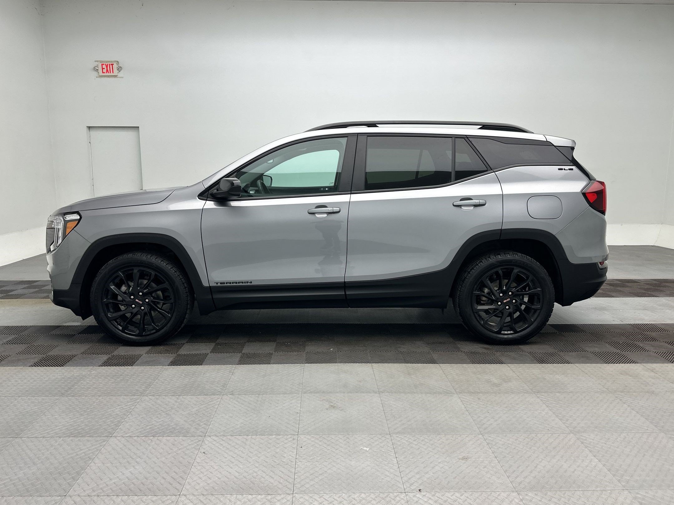 Certified 2024 GMC Terrain SLE w/ Driver Convenience Package AWD/4WD image 2