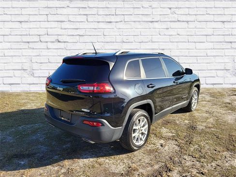 Used 2018 Jeep Cherokee Latitude w/ Mobile Office Group image 2