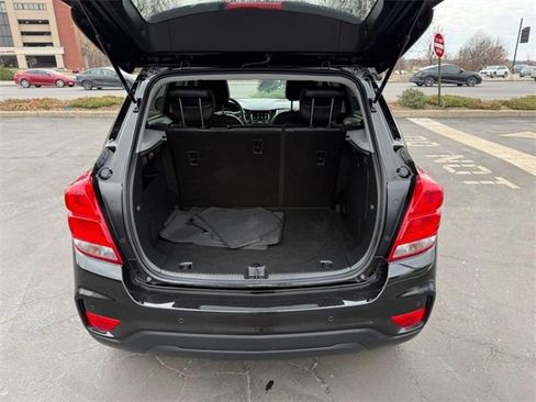 Used 2022 Chevrolet Trax LT w/ Premium Seat Package image 6