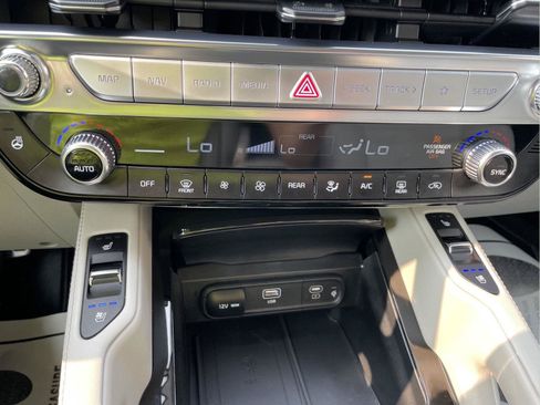 Used 2024 Kia Telluride SX Prestige AWD/4WD image 32