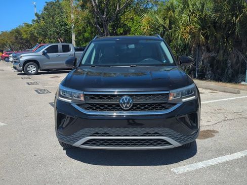 Used 2022 Volkswagen Taos SE image 2