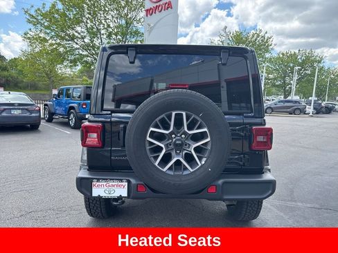 Used 2025 Jeep Wrangler Unlimited Sahara AWD/4WD image 6