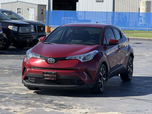 Used 2018 Toyota C-HR XLE image 5