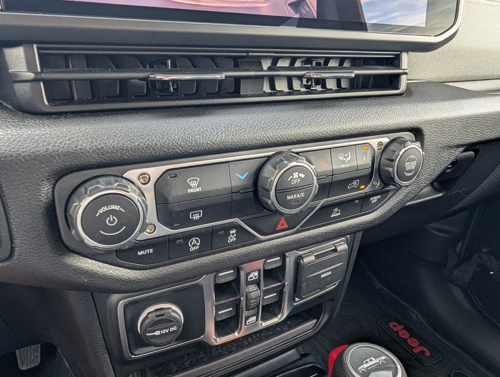 Used 2025 Jeep Gladiator Sport AWD/4WD image 18