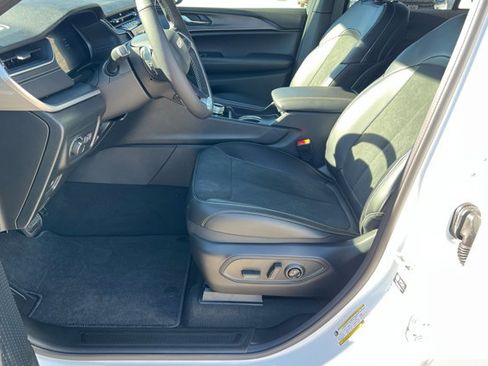 New 2025 Jeep Grand Cherokee 4WD image 17