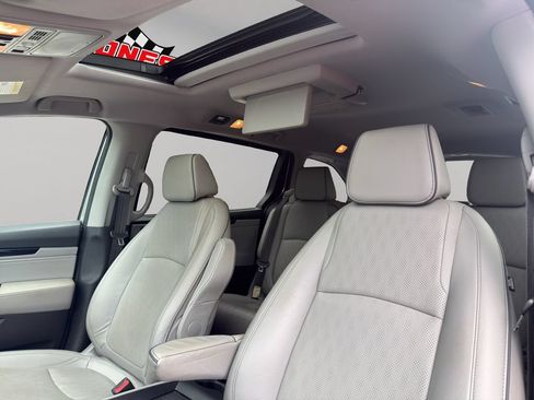 Used 2023 Honda Odyssey Elite image 5