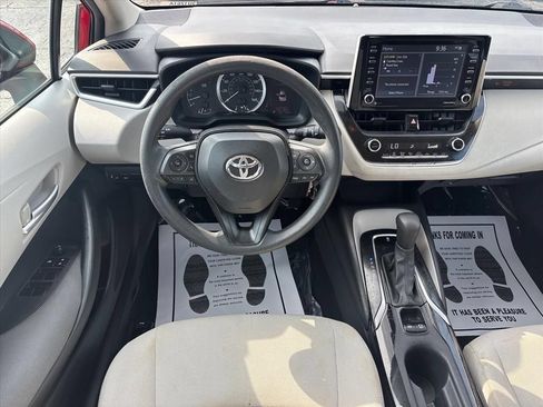 Used 2021 Toyota Corolla LE FWD image 19