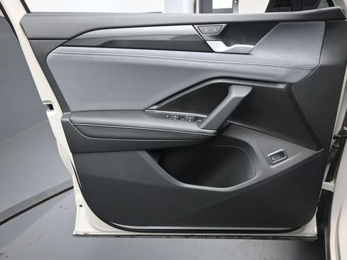 New 2026 Volkswagen Tiguan SE R-Line FWD image 20