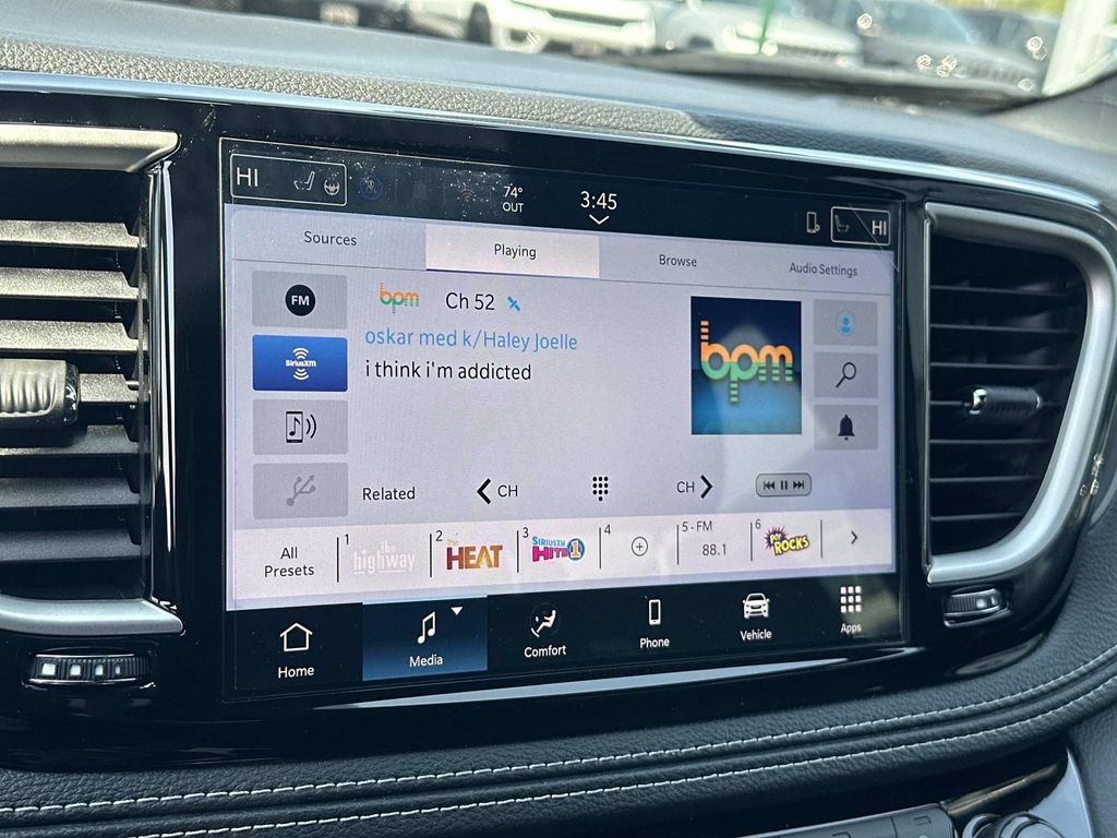 New 2026 Chrysler Pacifica Select w/ S Appearance Package FWD image 3