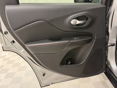 Used 2015 Jeep Cherokee Trailhawk w/ Comfort/Convenience Group image 27