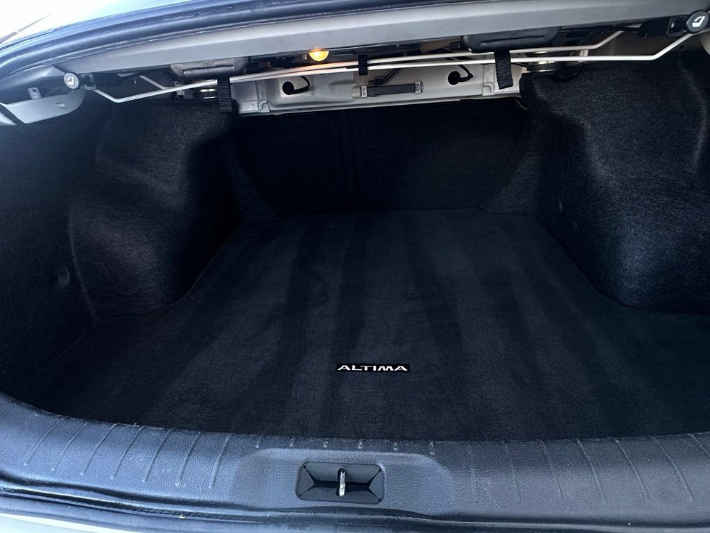 Used 2025 Nissan Altima 2.5 SV FWD image 35