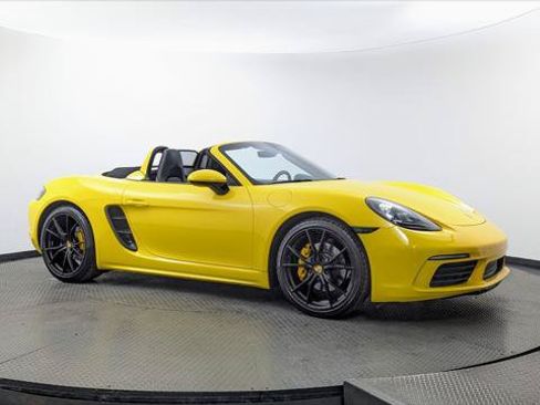 Used 2018 Porsche 718 Boxster RWD image 11